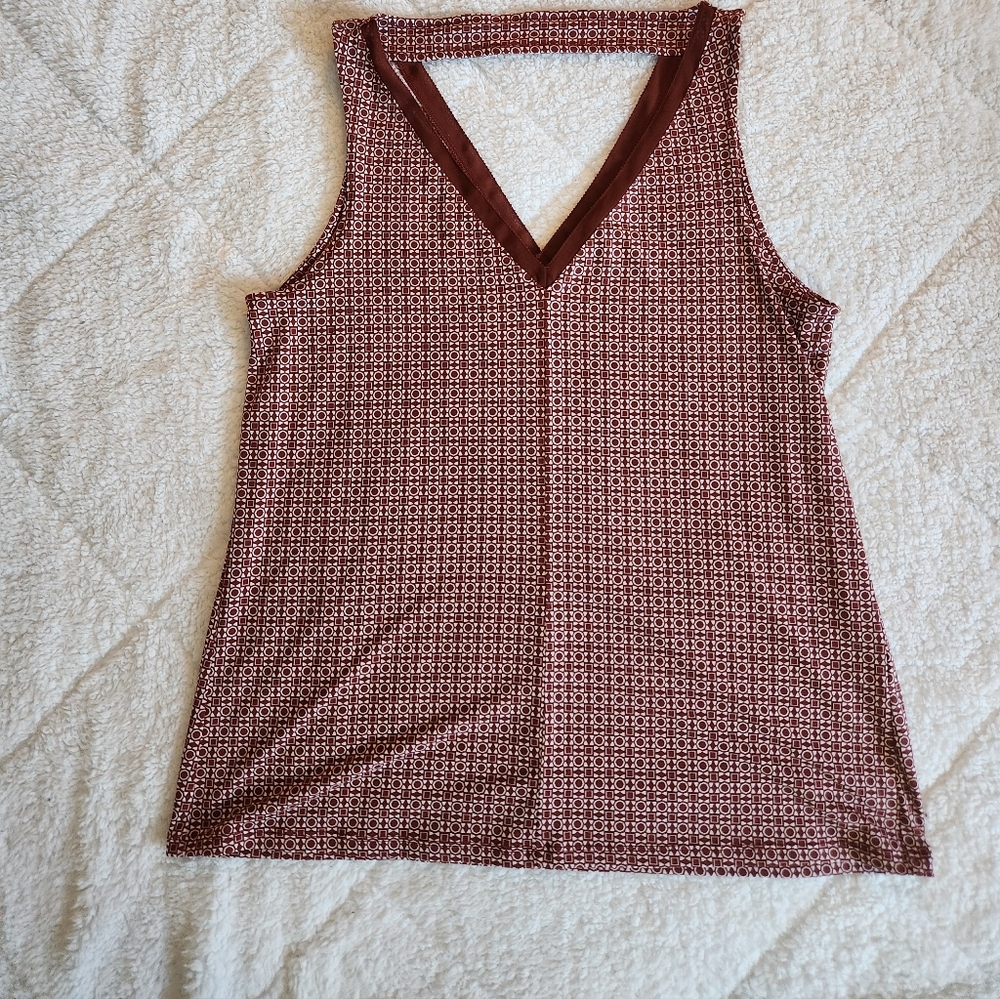 Banana Republic V-neck Sleeveless Tank Brick & White Geometric Pattern Medium M